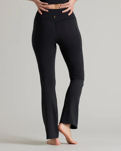 Rhone - Women's Revive Flare Legging