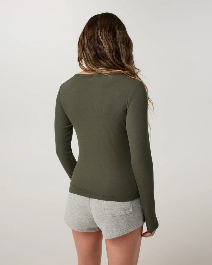 Vuori - Long Sleeve Pose Subtle Scoop