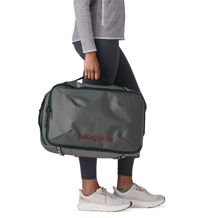 Patagonia : Black Hole® MLC® Wheeled Duffel 34L (USE CODE TRVL50 for 50%off)